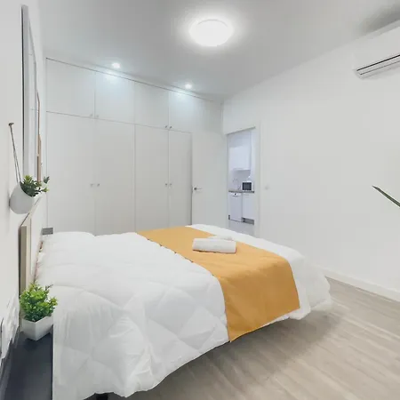 La Plaza Living בית אירוח