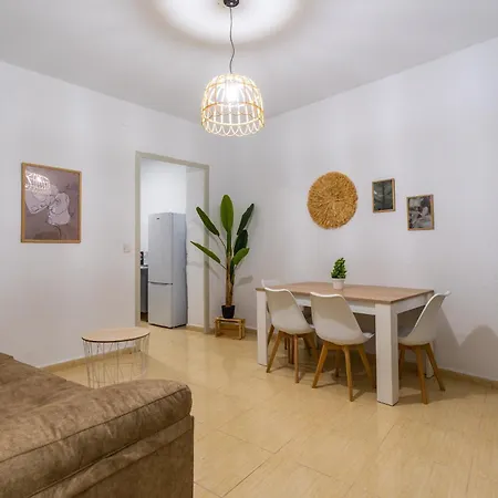בית אירוח La Plaza Living אליקאנטה