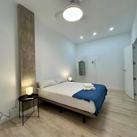 La Plaza Living בית אירוח
