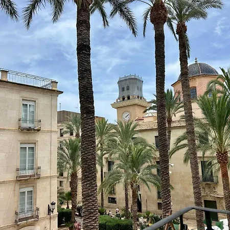 La Plaza Living בית אירוח